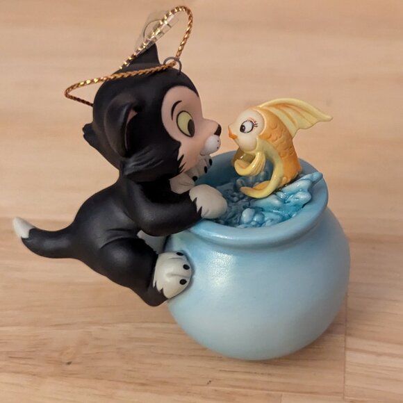 WDCC Figaro and Cleo ornament "Purrfect Kiss" from Pinocchio new in Box with COA - Picture 5 of 12